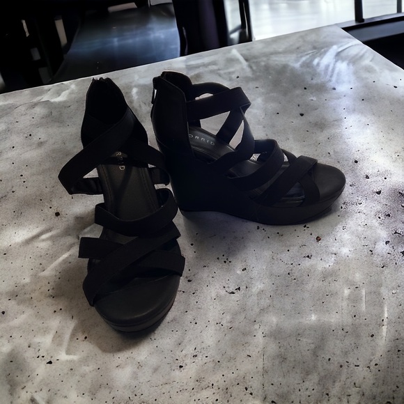 Torrid Black Stretchy platform wedge sandals. Zip up heel. Easy on off. 9.5 Wide - Picture 9 of 15